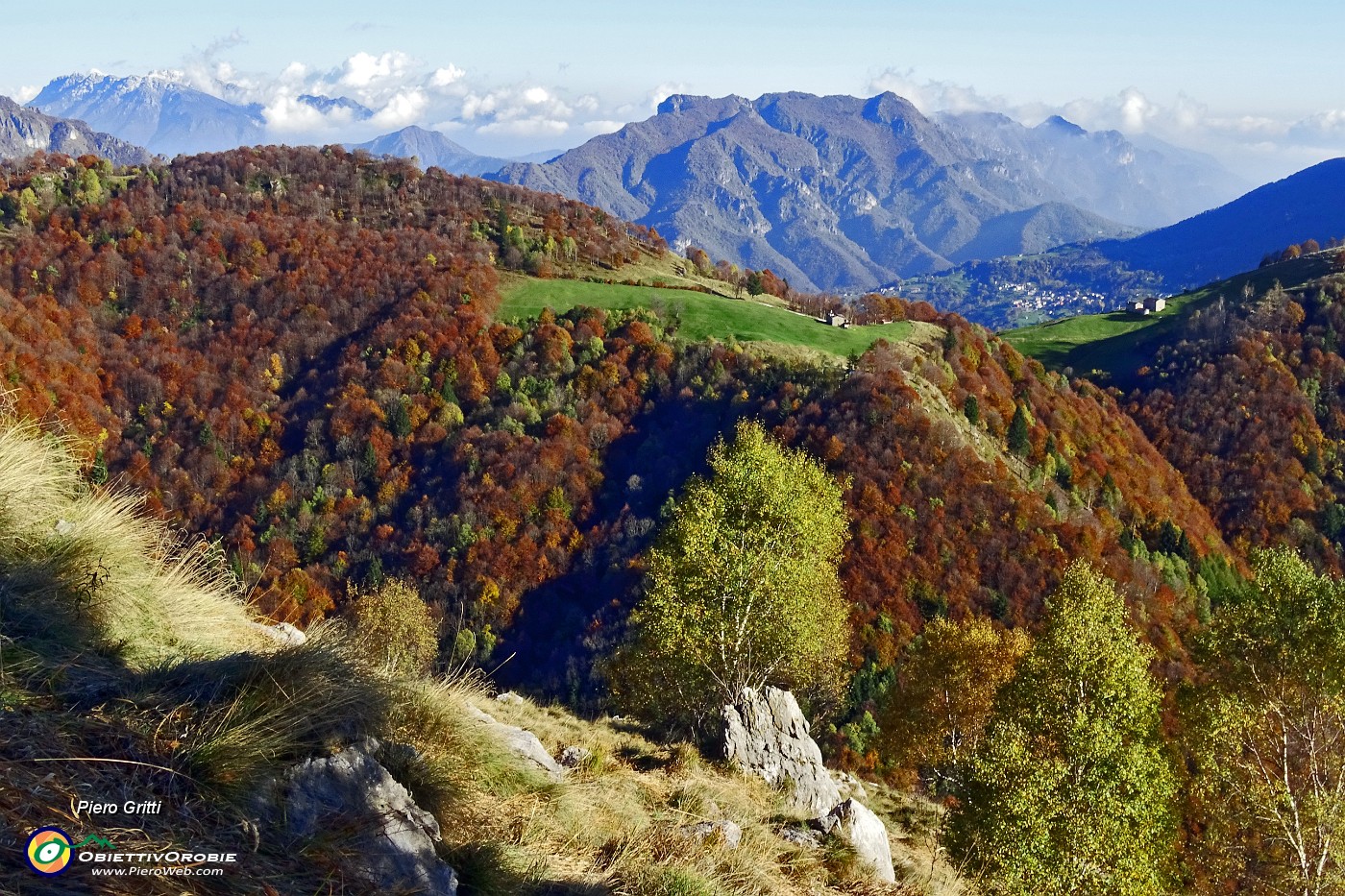 72 In primo piano La Sella, sullo sfondo il Sornadello.JPG -                                